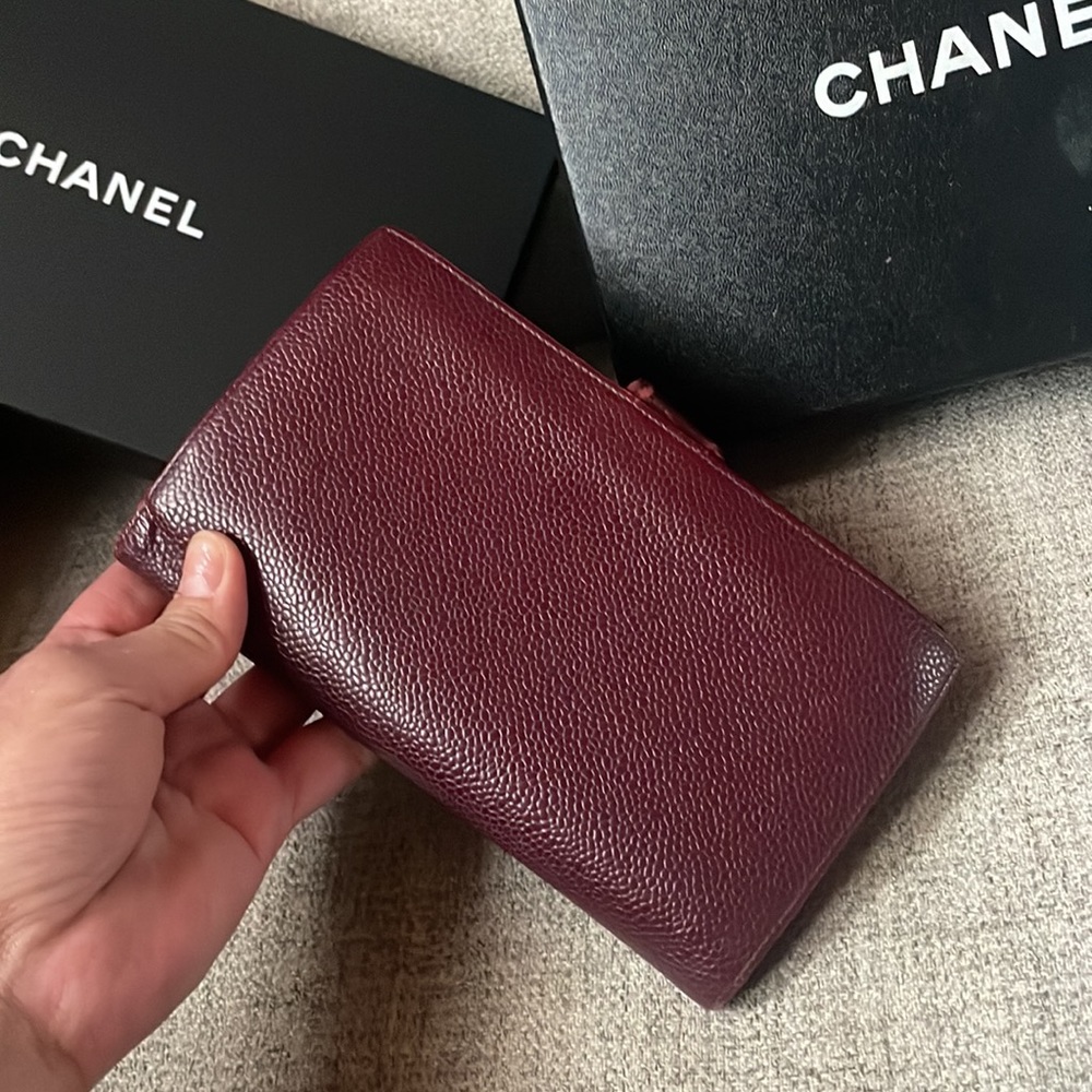 Chanel Raspberry Caviar long bifold wallet with front snap - Picture 3 of 15